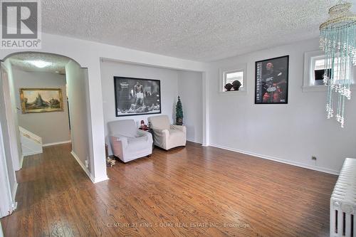 211 Park Road S, Oshawa, ON - Indoor Photo Showing Living Room