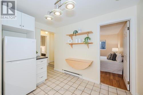 106/108 Kathleen Street, Guelph (Exhibition Park), ON - Indoor Photo Showing Kitchen