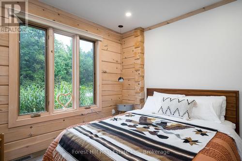 120 Confederation Drive, Chatsworth, ON - Indoor Photo Showing Bedroom