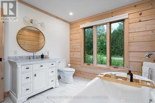 120 Confederation Drive, Chatsworth, ON - Indoor Photo Showing Bathroom