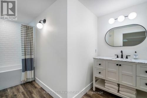 120 Confederation Drive, Chatsworth, ON - Indoor Photo Showing Bathroom