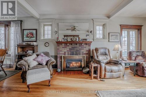 239 4Th Street E, Cornwall, ON - Indoor Photo Showing Living Room With Fireplace