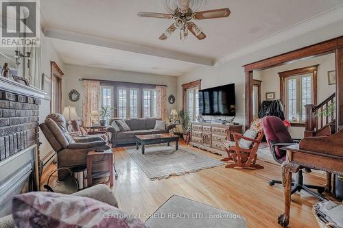 239 4Th Street E, Cornwall, ON - Indoor Photo Showing Living Room