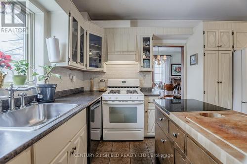 239 4Th Street E, Cornwall, ON - Indoor Photo Showing Kitchen