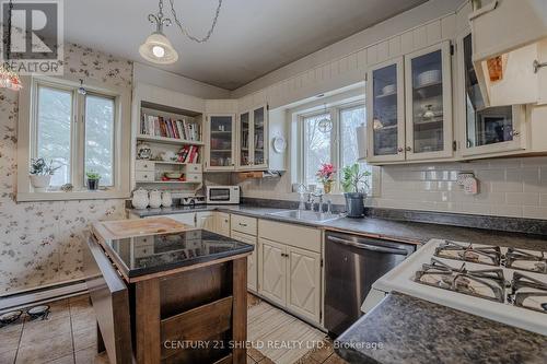 239 4Th Street E, Cornwall, ON - Indoor Photo Showing Kitchen