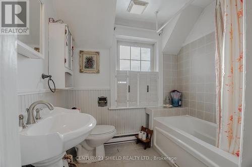 239 4Th Street E, Cornwall, ON - Indoor Photo Showing Bathroom