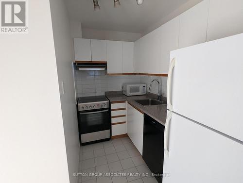 2004 - 914 Yonge Street, Toronto, ON - Indoor Photo Showing Kitchen