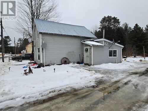 16 Glastonbury Road, Addington Highlands, ON - Outdoor