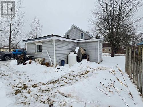 16 Glastonbury Road, Addington Highlands, ON - Outdoor