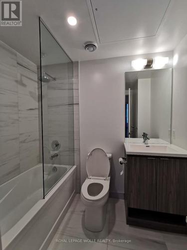 6008 - 55 Cooper Street, Toronto, ON - Indoor Photo Showing Bathroom