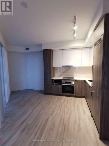 6008 - 55 Cooper Street, Toronto, ON - Indoor Photo Showing Kitchen