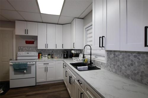 744 Cathedral Avenue, The Pas, MB - Indoor Photo Showing Kitchen