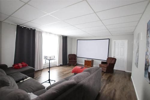 744 Cathedral Avenue, The Pas, MB - Indoor Photo Showing Living Room