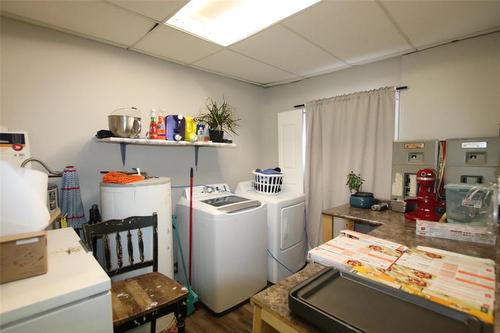 744 Cathedral Avenue, The Pas, MB - Indoor Photo Showing Laundry Room