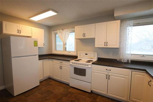 744 Cathedral Avenue, The Pas, MB - Indoor Photo Showing Kitchen