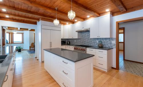 100 Lidstone Road, Salmon Arm, BC - Indoor Photo Showing Kitchen