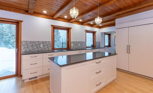 100 Lidstone Road, Salmon Arm, BC - Indoor Photo Showing Kitchen