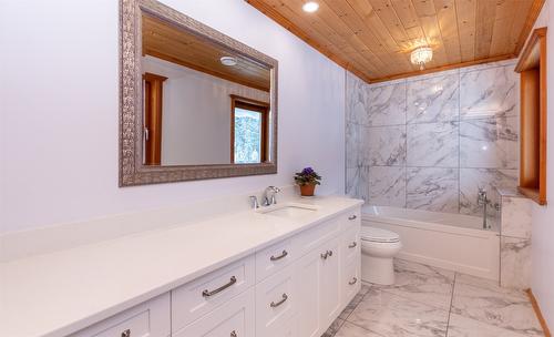 100 Lidstone Road, Salmon Arm, BC - Indoor Photo Showing Bathroom