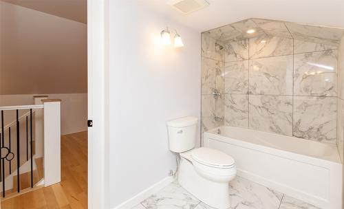 100 Lidstone Road, Salmon Arm, BC - Indoor Photo Showing Bathroom