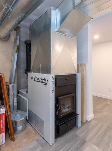 100 Lidstone Road, Salmon Arm, BC - Indoor Photo Showing Basement