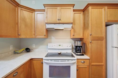 2171 Mimosa Drive, West Kelowna, BC - Indoor Photo Showing Kitchen