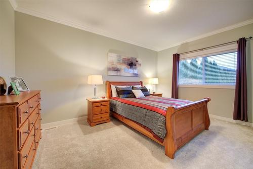 2171 Mimosa Drive, West Kelowna, BC - Indoor Photo Showing Bedroom