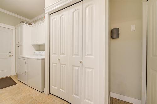 2171 Mimosa Drive, West Kelowna, BC - Indoor Photo Showing Laundry Room