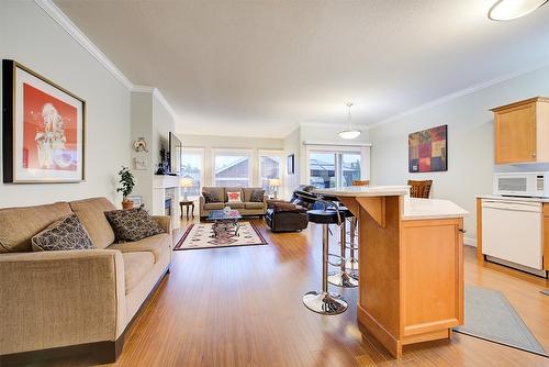 2171 Mimosa Drive, West Kelowna, BC - Indoor Photo Showing Living Room