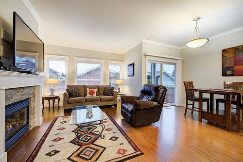 2171 Mimosa Drive, West Kelowna, BC - Indoor Photo Showing Living Room With Fireplace