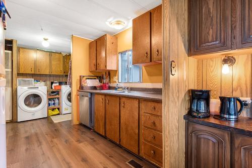 5341 75 Avenue, Salmon Arm, BC - Indoor Photo Showing Laundry Room