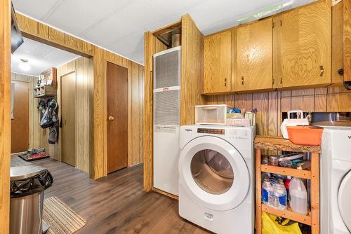 5341 75 Avenue, Salmon Arm, BC - Indoor Photo Showing Laundry Room