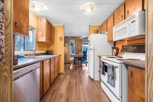 5341 75 Avenue, Salmon Arm, BC - Indoor Photo Showing Kitchen With Double Sink