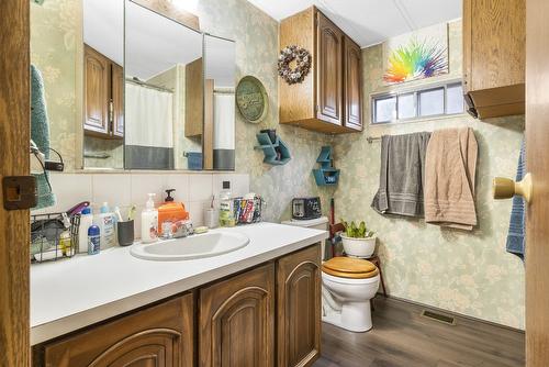 5341 75 Avenue, Salmon Arm, BC - Indoor Photo Showing Bathroom