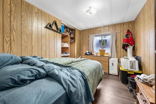 5341 75 Avenue, Salmon Arm, BC - Indoor Photo Showing Bedroom