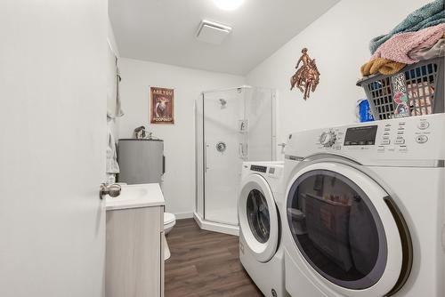 5341 75 Avenue, Salmon Arm, BC - Indoor Photo Showing Laundry Room