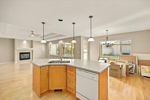 46-2365 Stillingfleet Road, Kelowna, BC - Indoor Photo Showing Kitchen With Fireplace With Double Sink