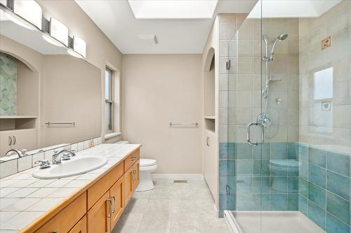 46-2365 Stillingfleet Road, Kelowna, BC - Indoor Photo Showing Bathroom