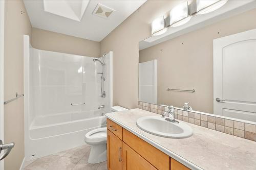 46-2365 Stillingfleet Road, Kelowna, BC - Indoor Photo Showing Bathroom