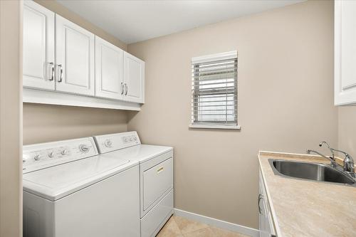 46-2365 Stillingfleet Road, Kelowna, BC - Indoor Photo Showing Laundry Room