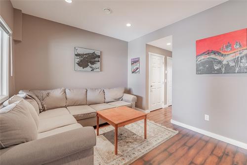 81-1370 Terravista Road, Windermere, BC - Indoor Photo Showing Living Room