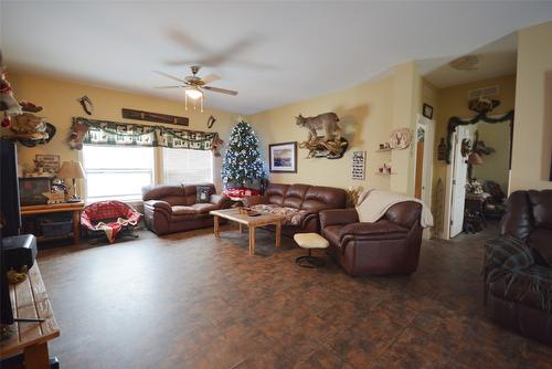 3010 Loon Lake Road, Summerland, BC - Indoor Photo Showing Living Room