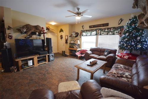 3010 Loon Lake Road, Summerland, BC - Indoor Photo Showing Living Room