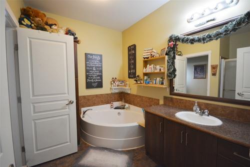 3010 Loon Lake Road, Summerland, BC - Indoor Photo Showing Bathroom