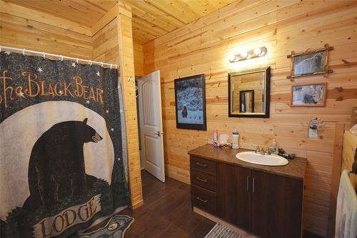 3010 Loon Lake Road, Summerland, BC - Indoor Photo Showing Bathroom