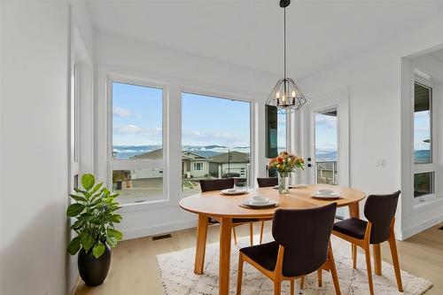 2163 Kentucky Crescent, Kelowna, BC - Indoor Photo Showing Dining Room