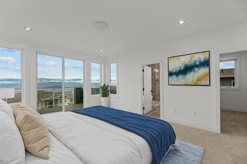 2163 Kentucky Crescent, Kelowna, BC - Indoor Photo Showing Bedroom