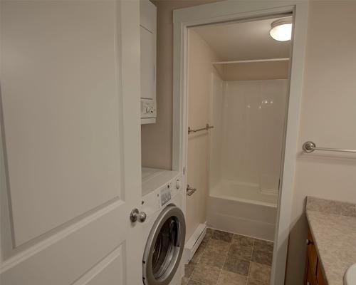 89-4740 20 Street, Vernon, BC - Indoor Photo Showing Laundry Room