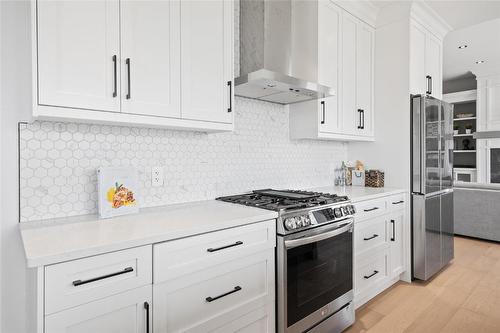 2803 Copper Ridge Drive, West Kelowna, BC - Indoor Photo Showing Kitchen With Upgraded Kitchen