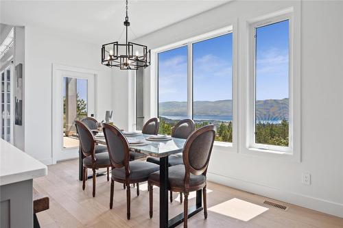 2803 Copper Ridge Drive, West Kelowna, BC - Indoor Photo Showing Dining Room