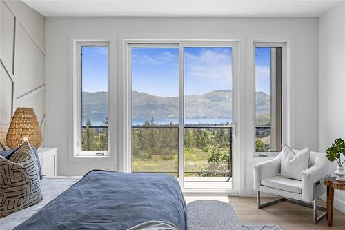 2803 Copper Ridge Drive, West Kelowna, BC - Indoor Photo Showing Bedroom